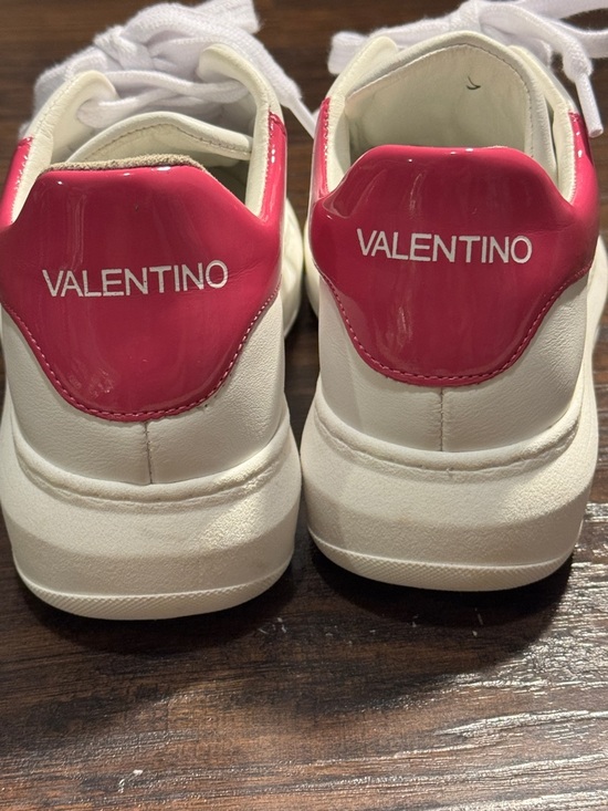 Valentino White Leather Low-Top Sneakers with Pink Heel Tab, Like New, Sz 7 - Picture 8 of 16